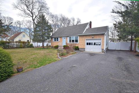 Homes For Sale - 3 Windus Drive<br/> Shirley, NY 11967