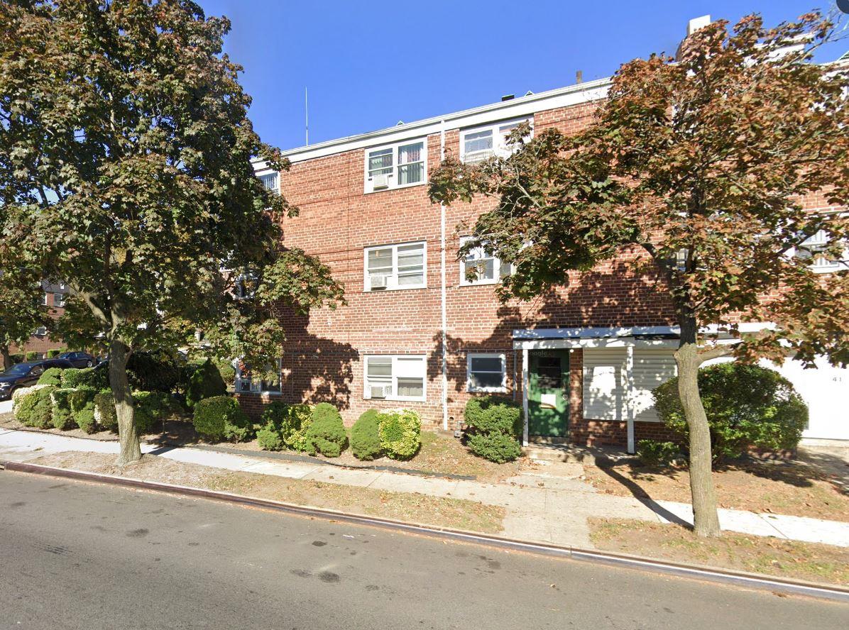 Hillside Avenue B, Queens Village, Queens, NY - 2 Bedrooms  
1 Bathrooms  
5 Rooms - 