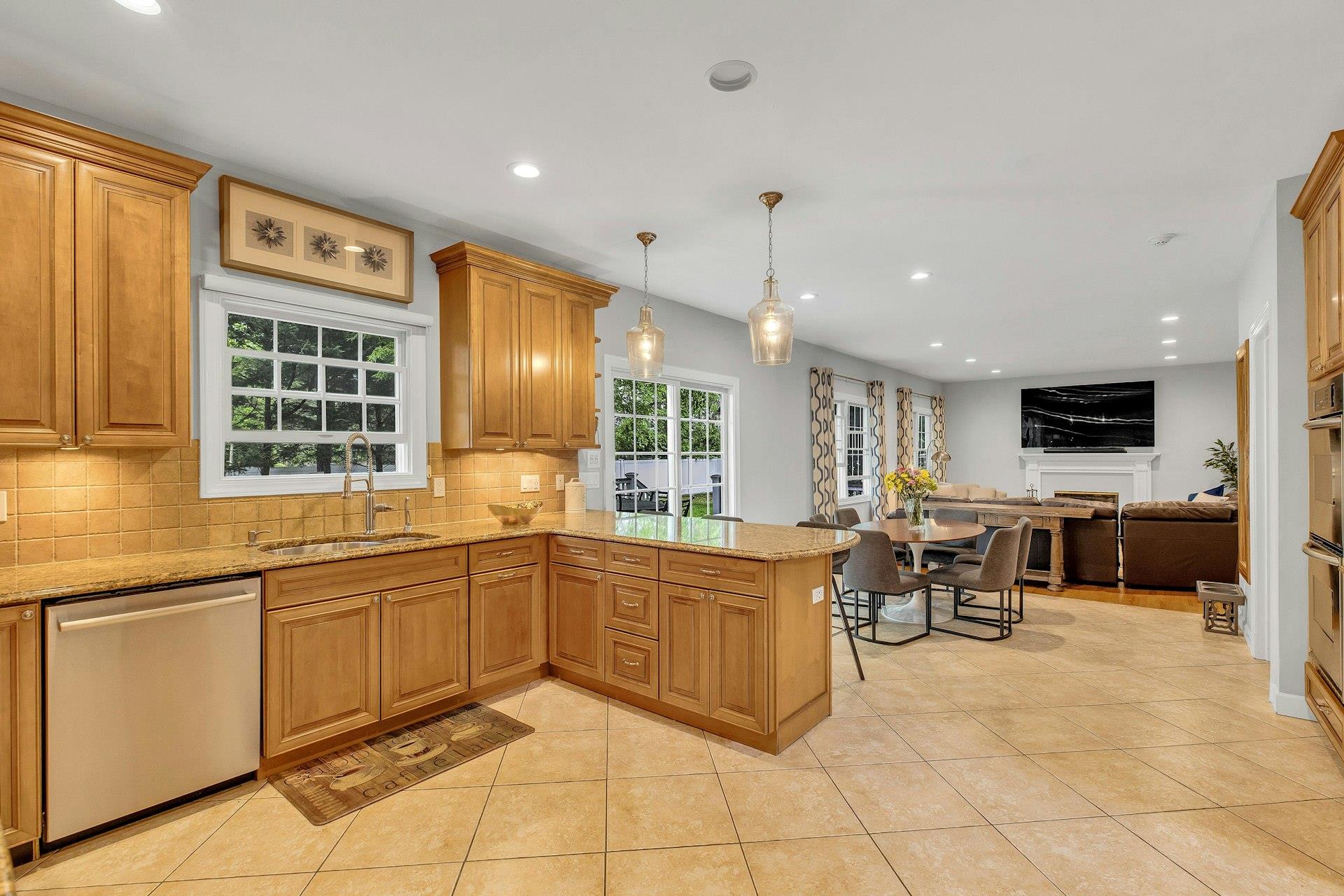 6 Esteves Court, Melville, New York image 11