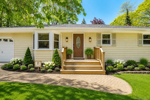 11 Oakwood Drive Wading River NY 11792