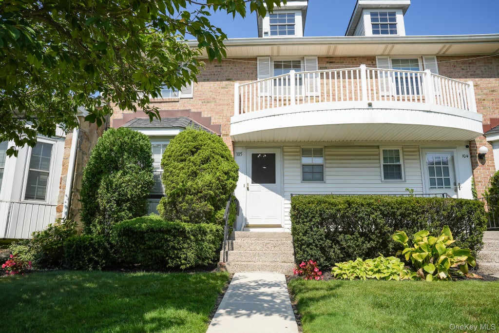 Photo of 105 Glen Way, Syosset, NY 11791 (MLS # 1053575)