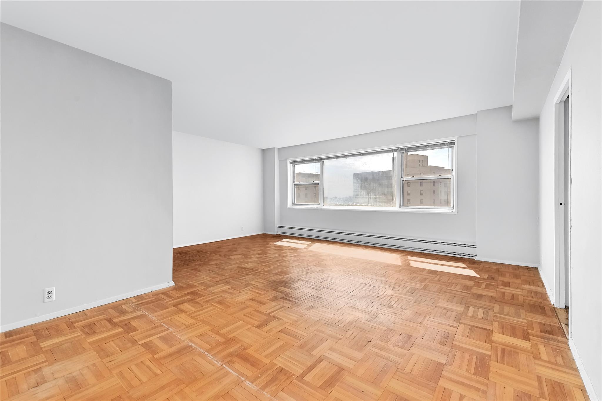 Fordham Hill Oval 14G, Bronx, New York - 2 Bedrooms  
2 Bathrooms  
4 Rooms - 