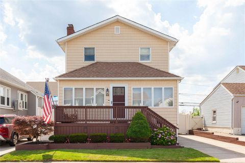 Photo of 66 Parma Road, Island Park, NY 11558 (MLS # 882529)
