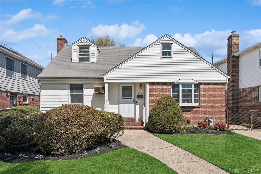 Photo of 106 Aster Drive, New Hyde Park, NY 11040 (MLS # 989089)