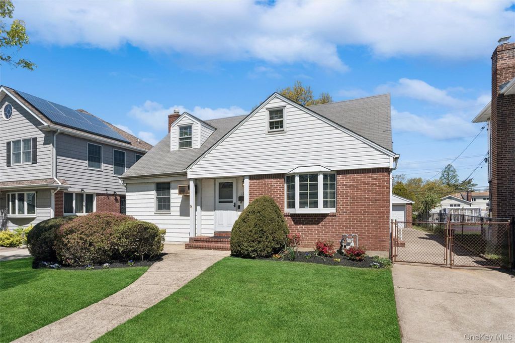 Photo of 106 Aster Drive, New Hyde Park, NY 11040 (MLS # 989089)