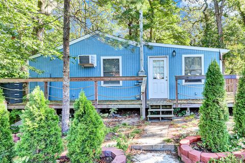 Photo of 28 Hillcrest Drive, Baiting Hollow, NY 11933 (MLS # 968733)