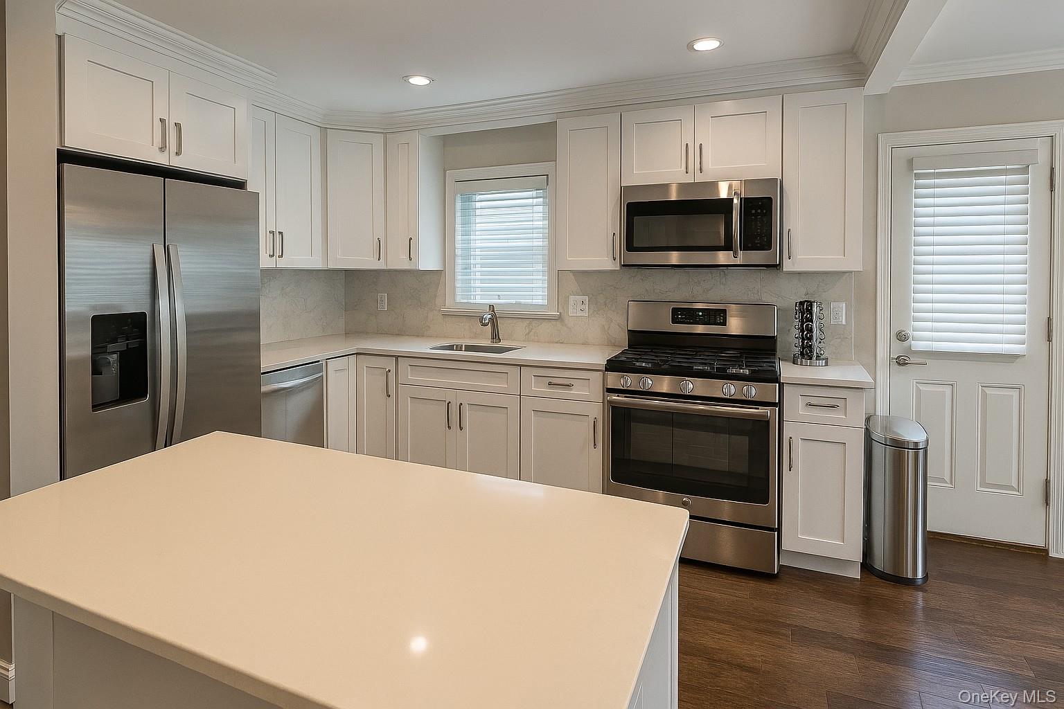 Long Beach, New York 11561, United States, 2 Bedrooms Bedrooms, ,1 BathroomBathrooms,Residential,Active,238609