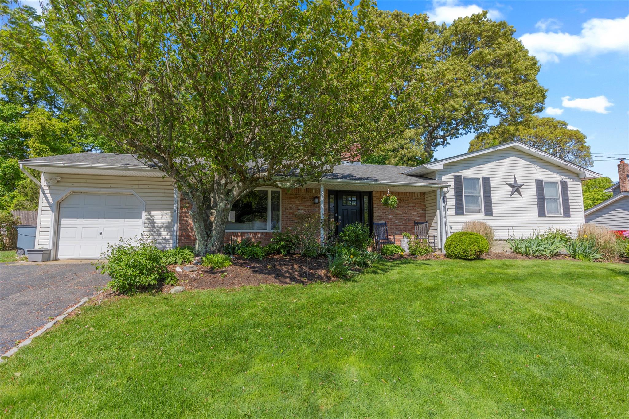 20 Soundway Drive, Rocky Point, New York image 1