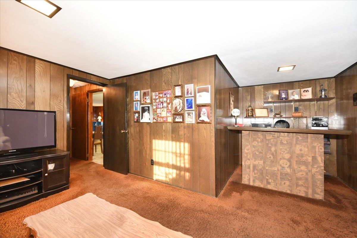 267 W Cadman Avenue, West Babylon, New York image 21