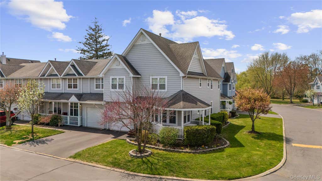 Photo of 1 Clubhouse Circle, Central Islip, NY 11722 (MLS # 981969)