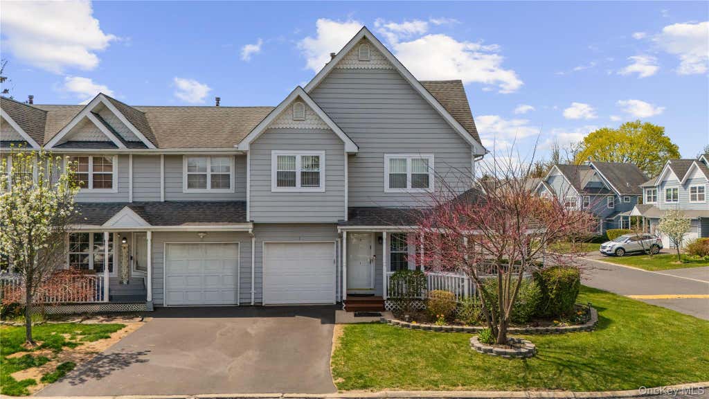 Photo of 1 Clubhouse Circle, Central Islip, NY 11722 (MLS # 981969)