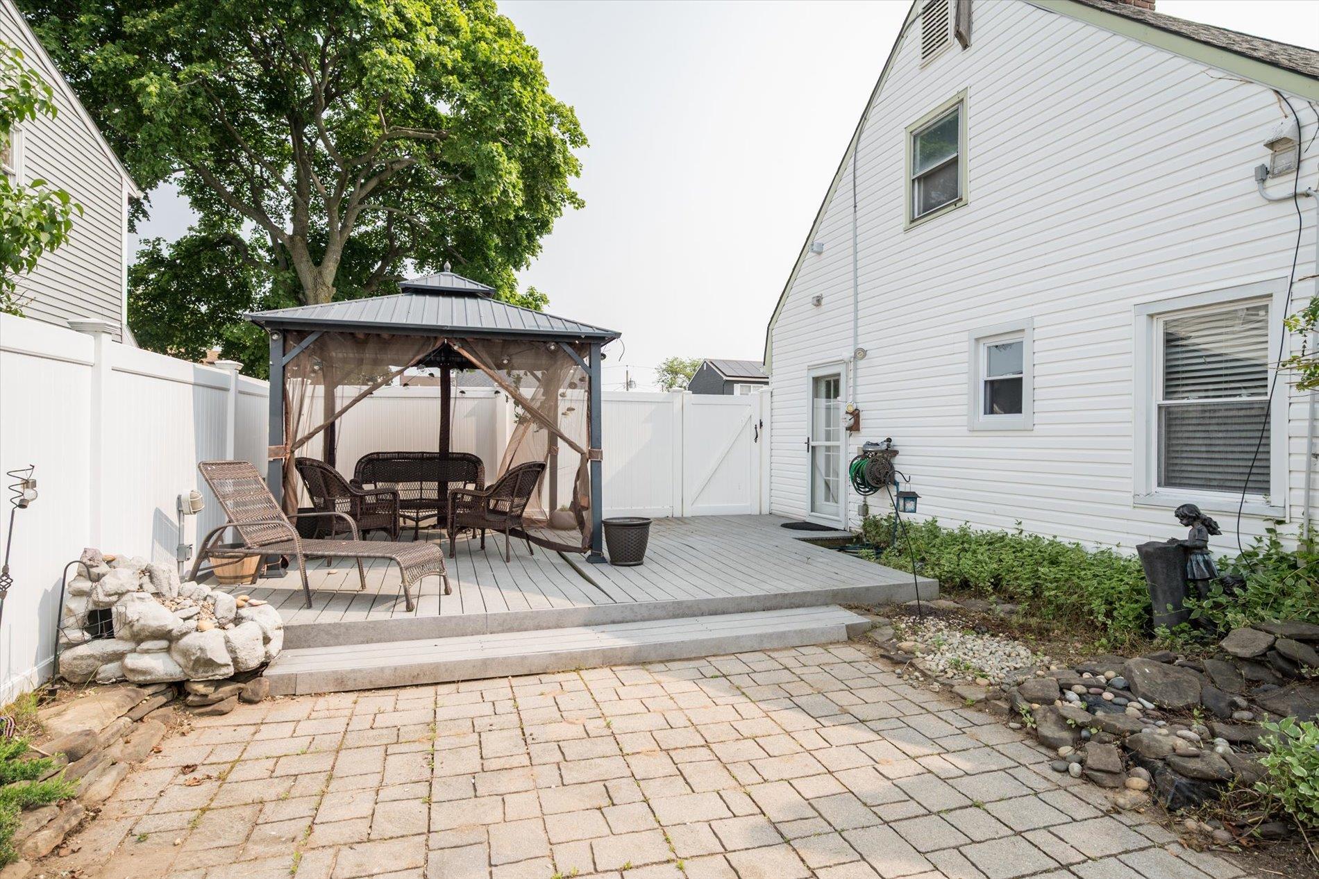 44 Needle Lane, Levittown, New York image 19