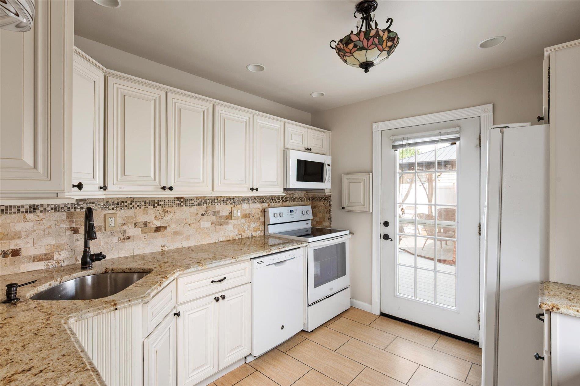 44 Needle Lane, Levittown, New York image 8