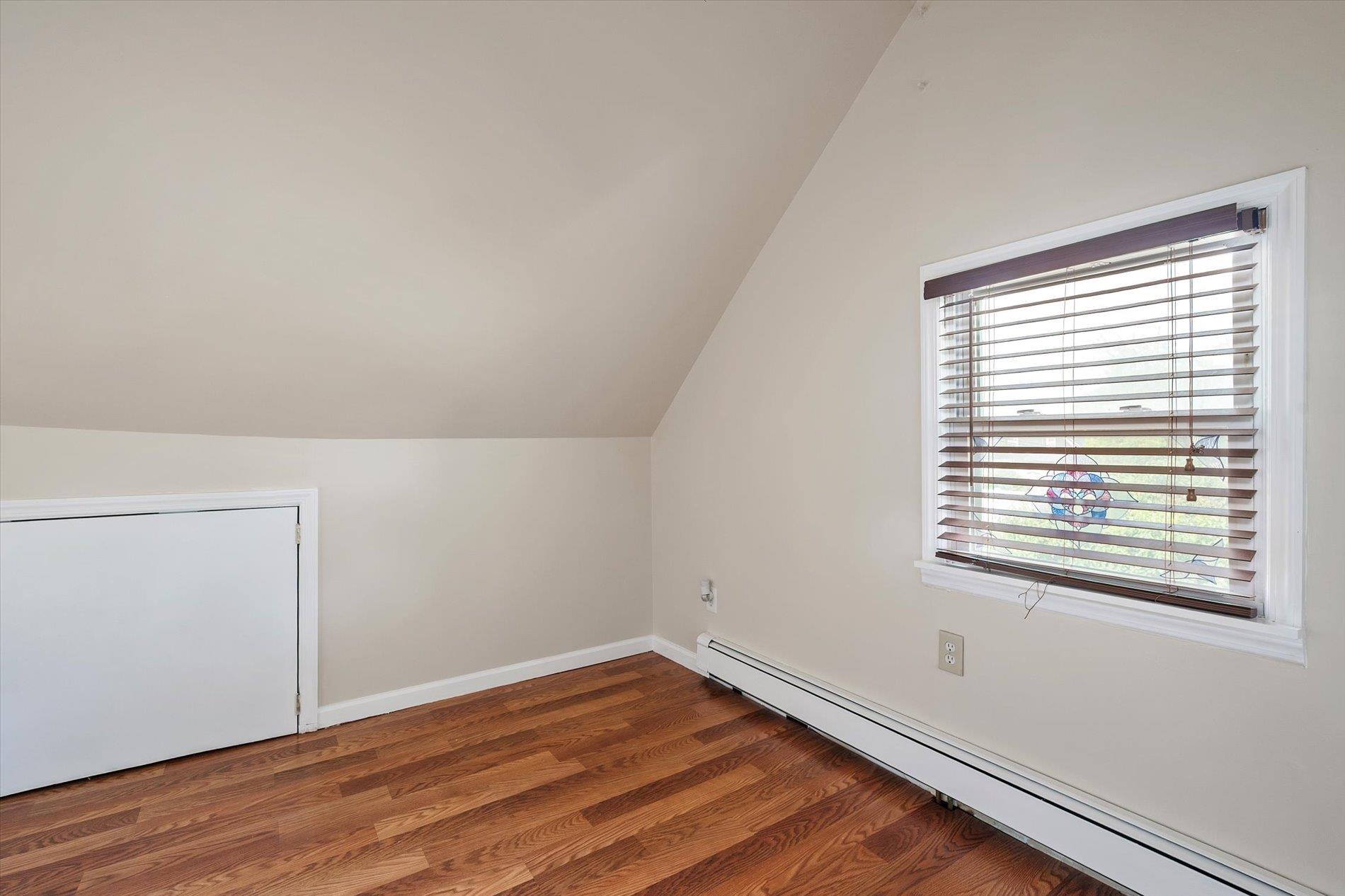 44 Needle Lane, Levittown, New York image 16
