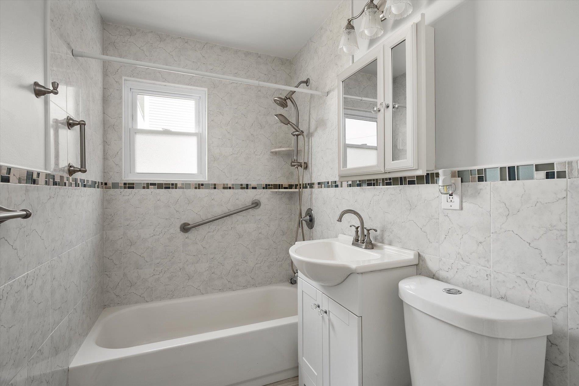 44 Needle Lane, Levittown, New York image 10