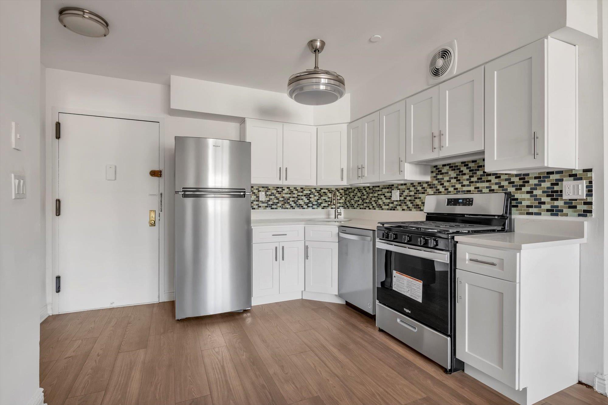 72-35 Metropolitan Avenue #BD, Middle Village, New York image 4