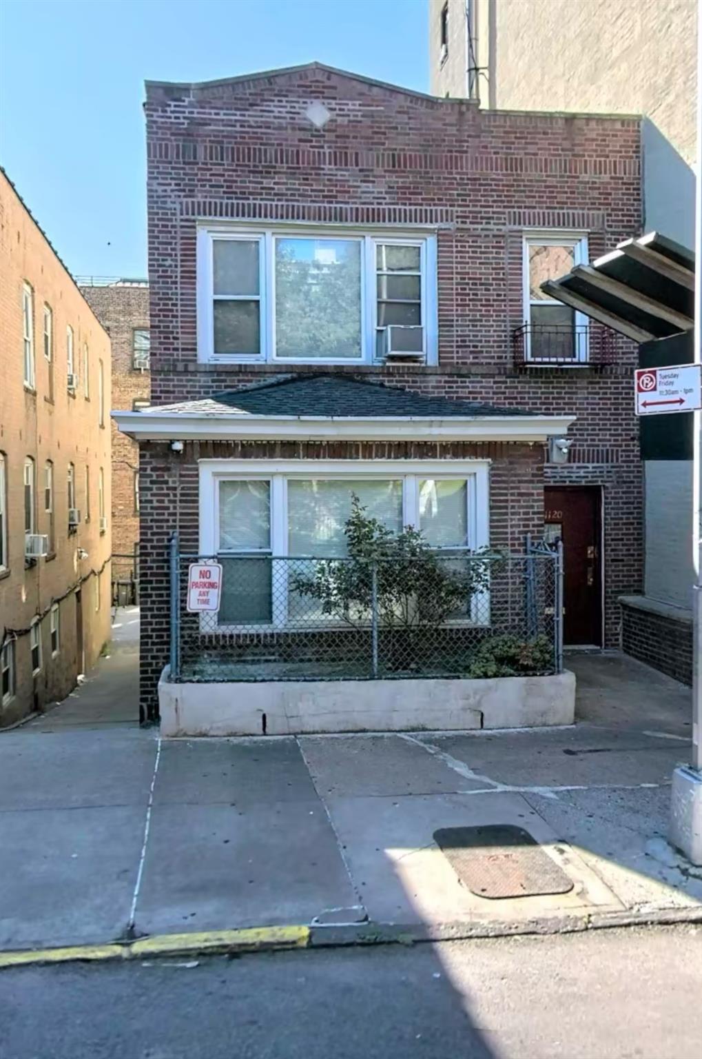 Anderson Avenue, Bronx, New York - 5 Bedrooms  
2 Bathrooms - 