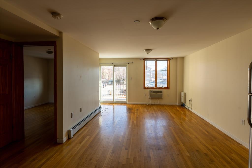214 Place, Bayside, Queens, NY - 1 Bedrooms  
1 Bathrooms  
4 Rooms - 