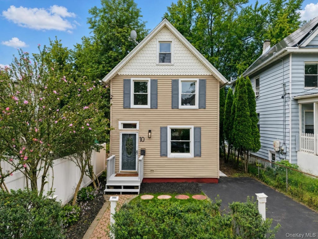 Photo of 10 Field Street, Peekskill, NY 10566 (MLS # 1049619)