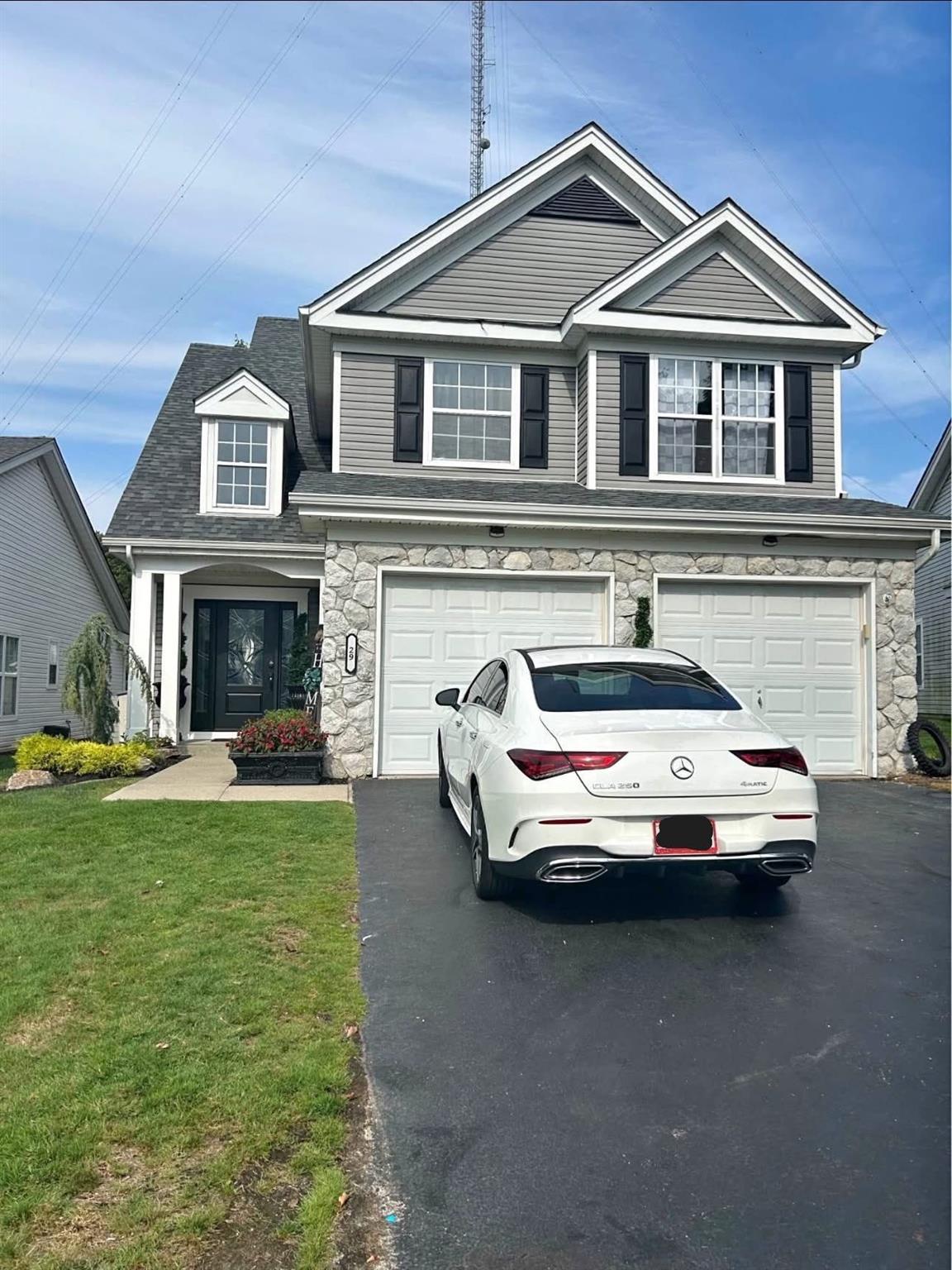 29 Perri Circle, Middle Island, New York image 1