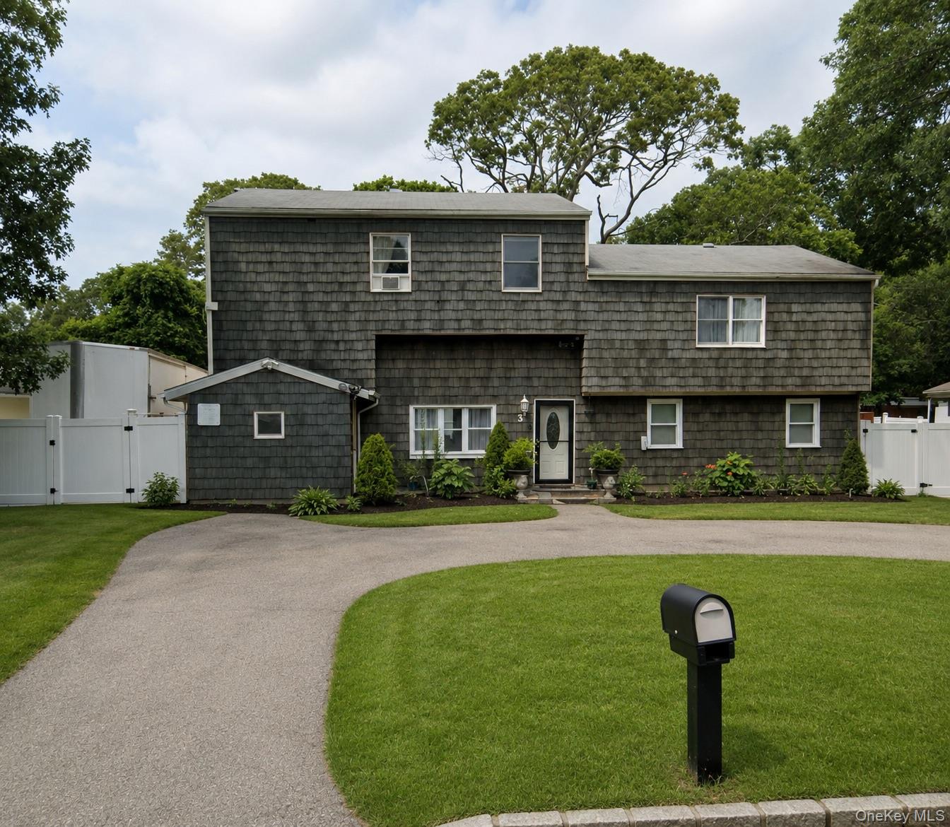 3 Lee Place