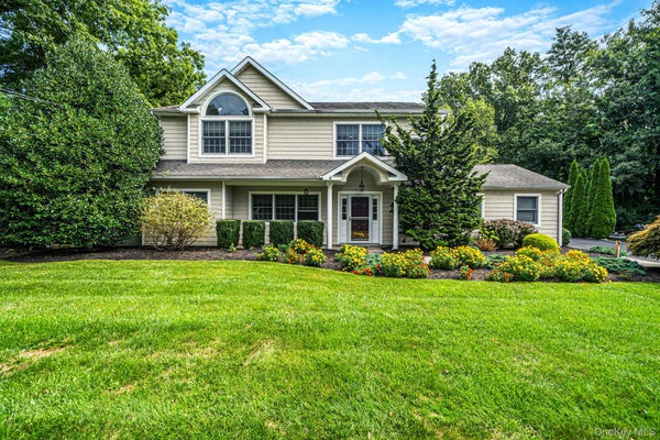 239 RADIO AVE, MILLER PLACE, NY 11764 - Image de136e98b5d99ca5a1bbddd520cc5919/525199844