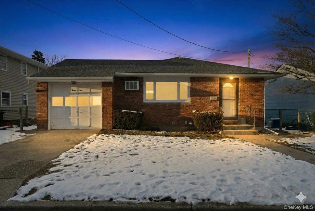 Photo of 49 Atlantic Avenue, Carle Place, NY 11514 (MLS # 954421)