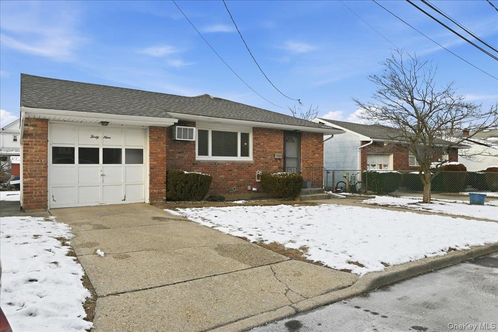 Photo of 49 Atlantic Avenue, Carle Place, NY 11514 (MLS # 954421)