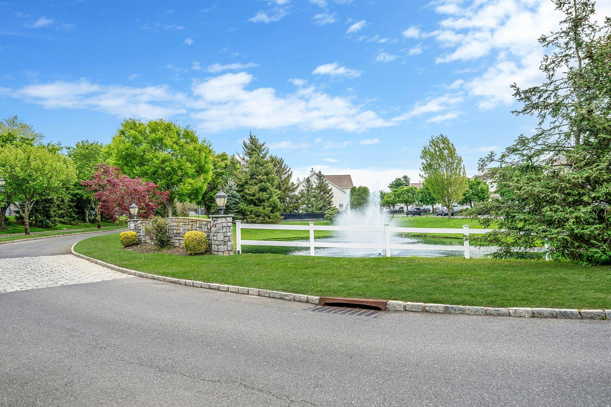 153 Constantine Way, Mount Sinai, New York image 28