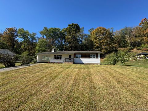 Photo of 661 Traver Road, Pleasant Valley, NY 12569 (MLS # 918153)