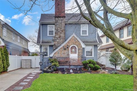 2889 Arnold Avenue Oceanside NY 11572