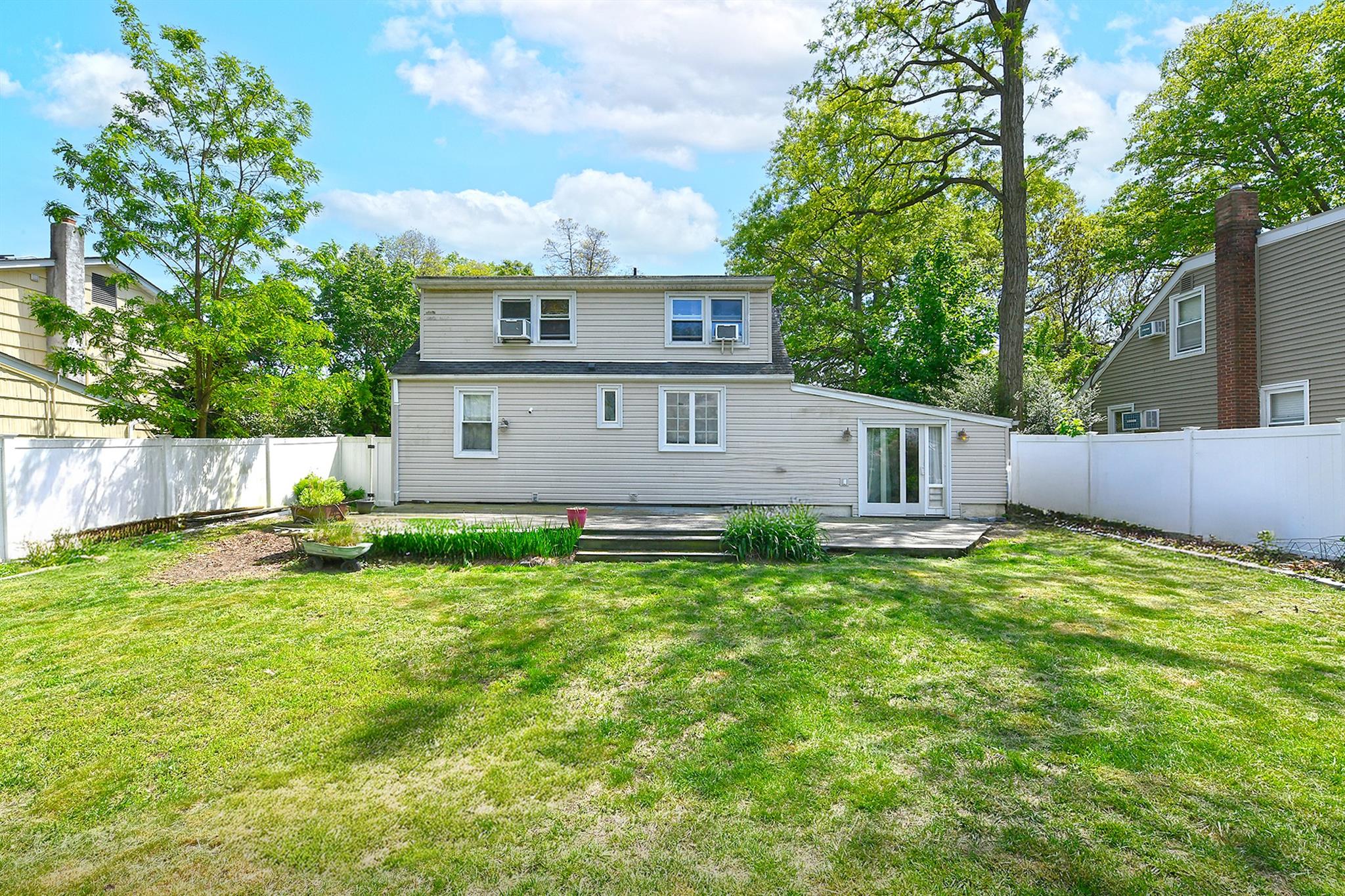 57 Hunters Lane, South Huntington, New York image 17
