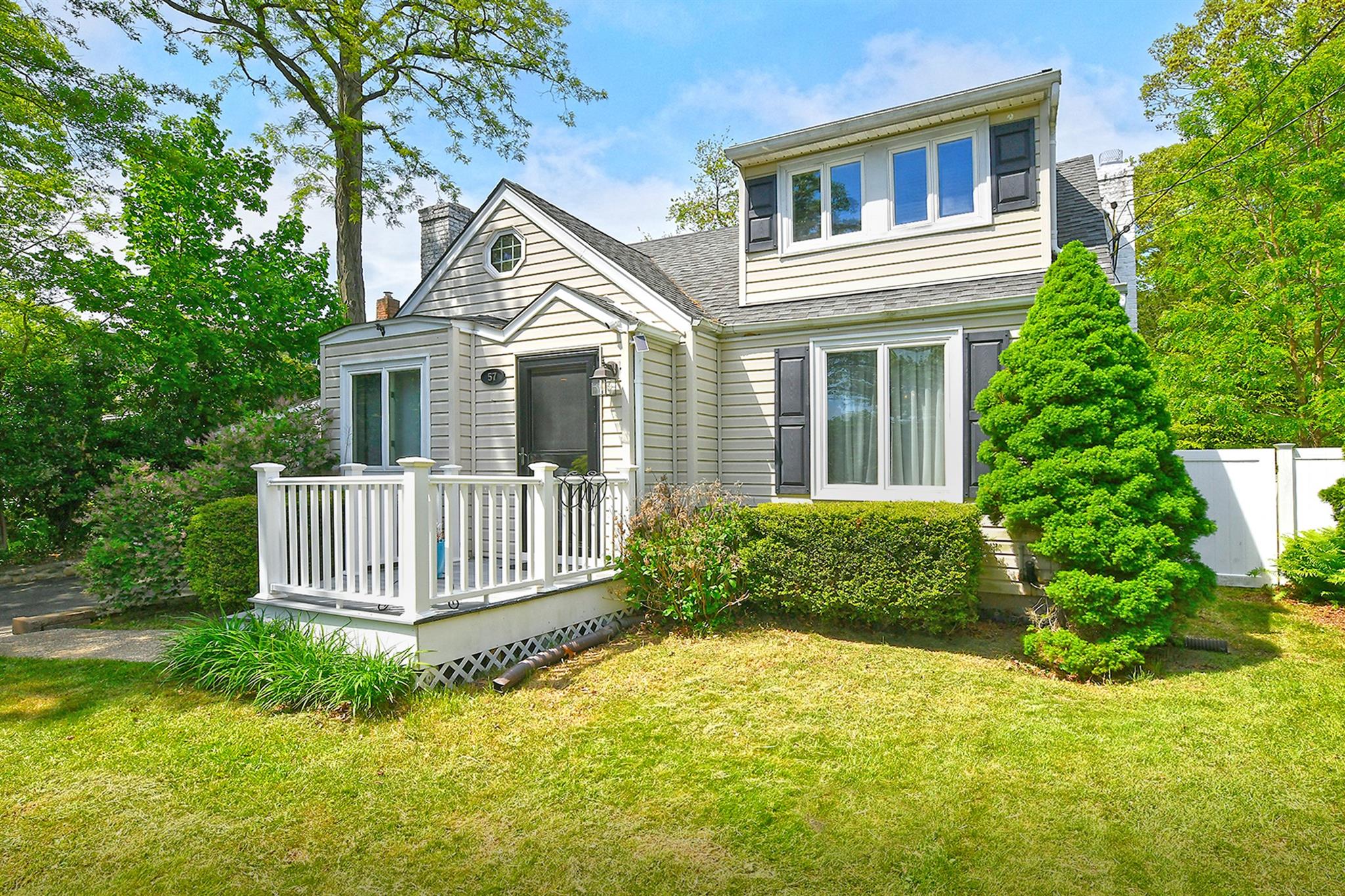 Property for Sale at Hunters Lane, South Huntington, Hamptons, NY - Bedrooms: 3 
Bathrooms: 1  - $599,000