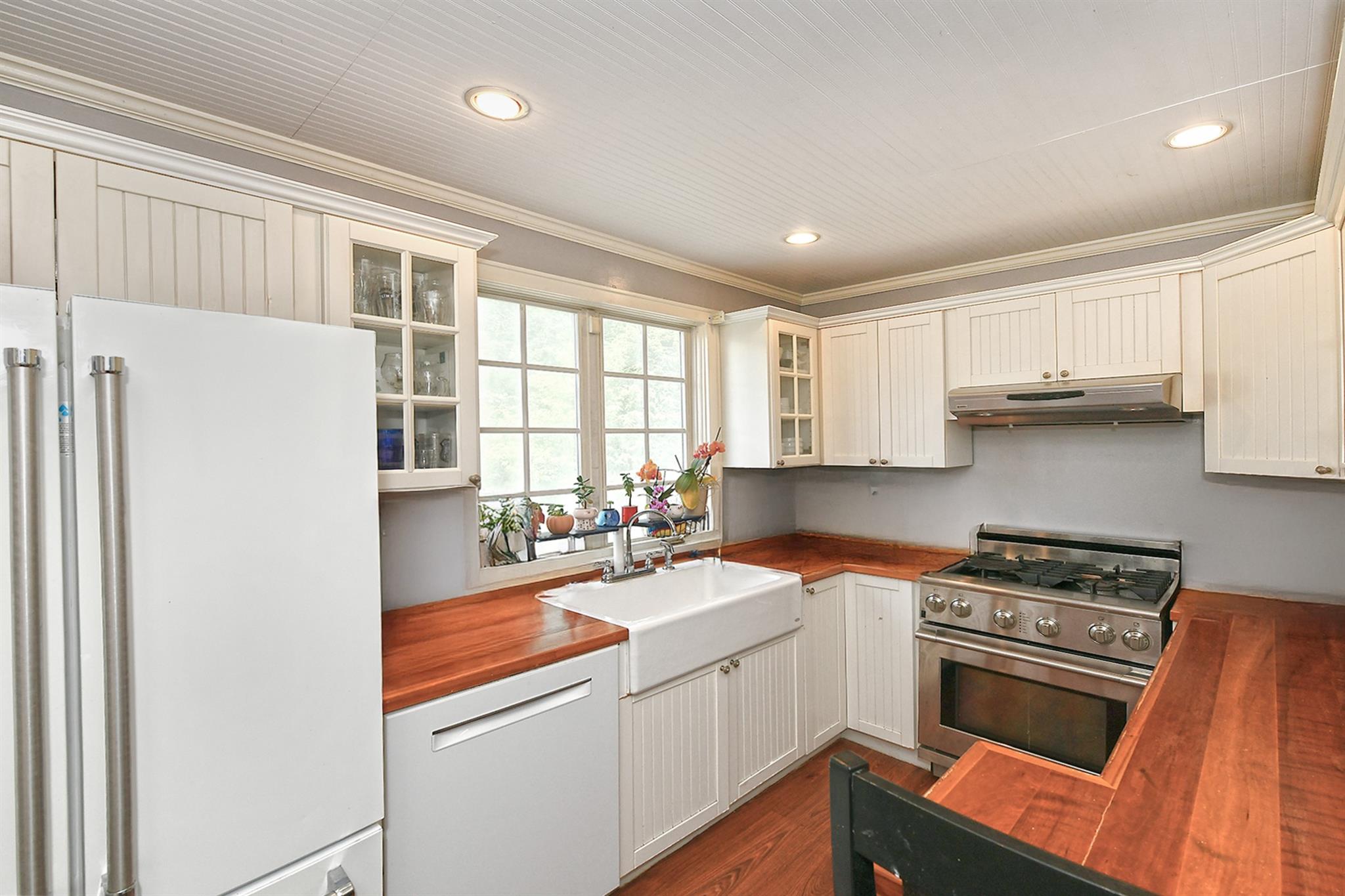 57 Hunters Lane, South Huntington, New York image 7