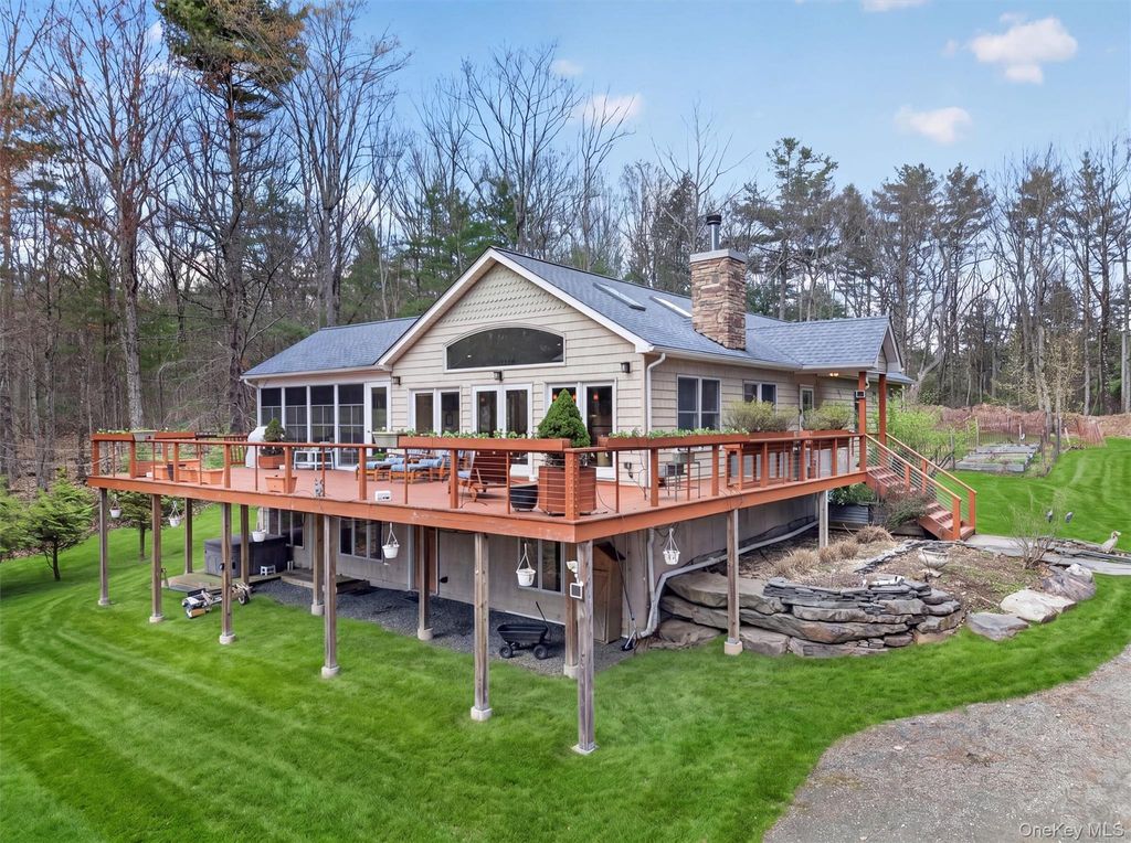 Photo of 139 York Lake Estates Road, Barryville, NY 12719 (MLS # 979495)