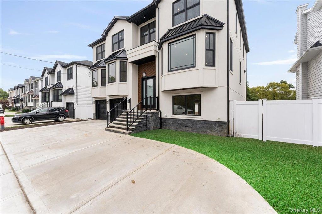 Photo of 917 Greenfield Road, Woodmere, NY 11598 (MLS # 911952)