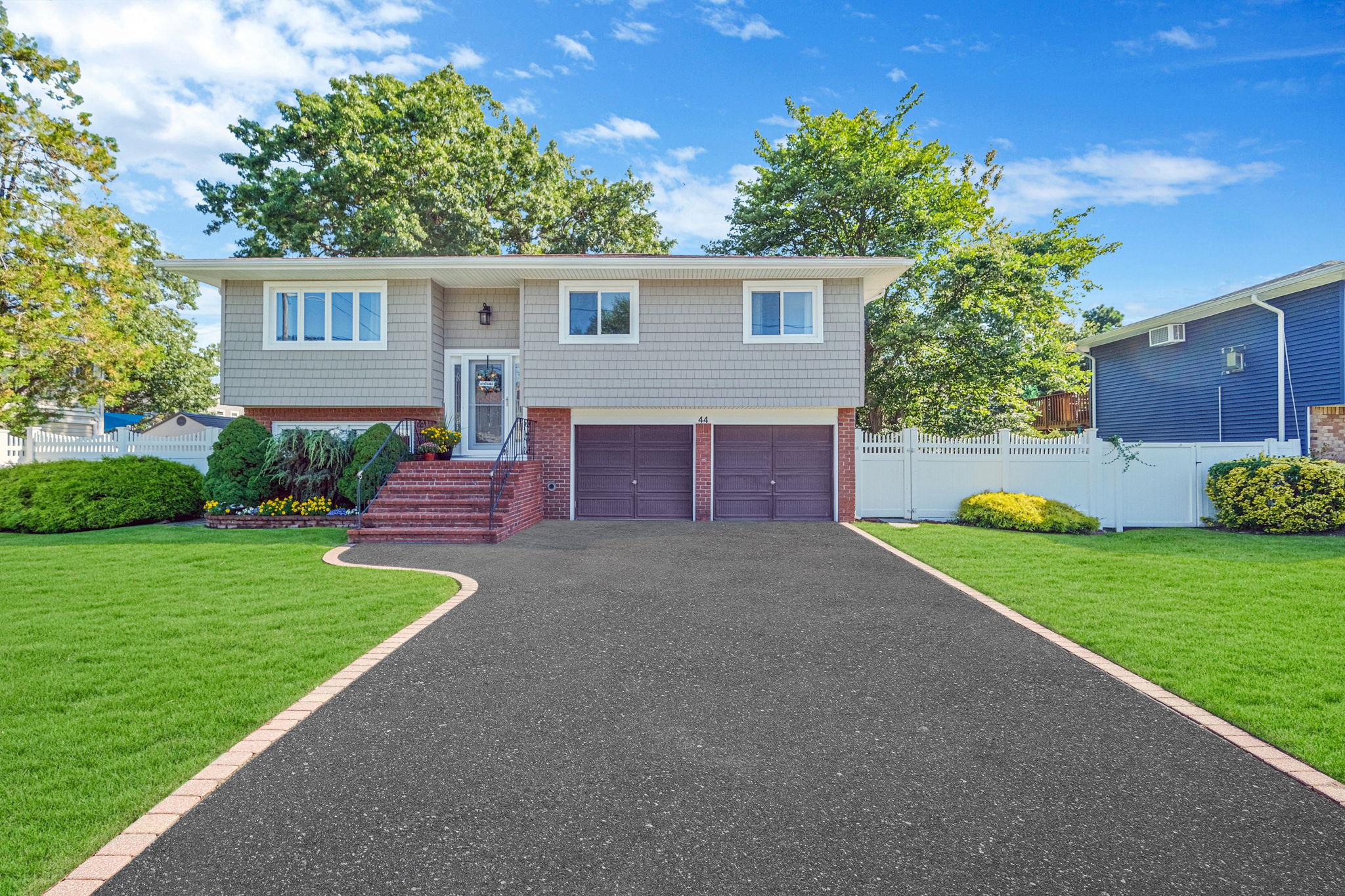 44 N Kings Avenue, Lindenhurst, New York image 4