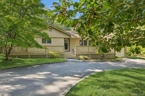 33 Woods Lane Southampton NY 11968