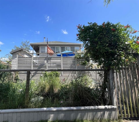 Homes For Rent - 607 Bayberry Walk<br/> Suffolk County, Ocean Beach, NY 11770