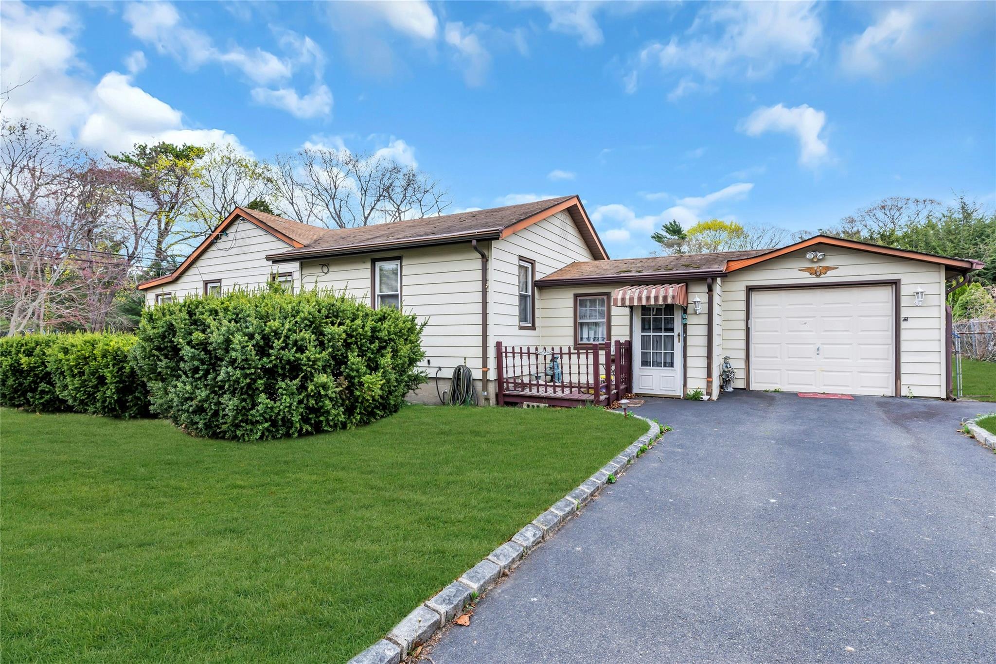 88 Washburn Street, Lake Grove, New York image 4