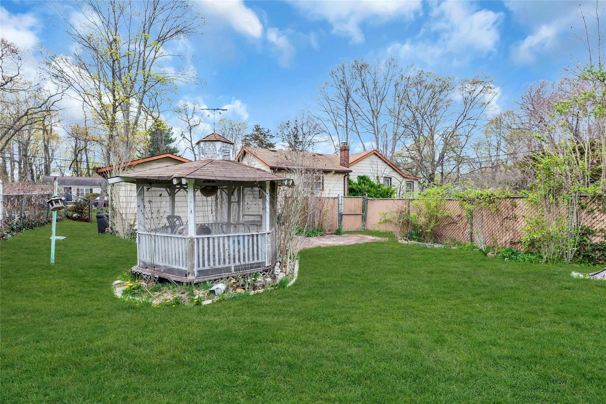 88 Washburn Street, Lake Grove, New York image 5