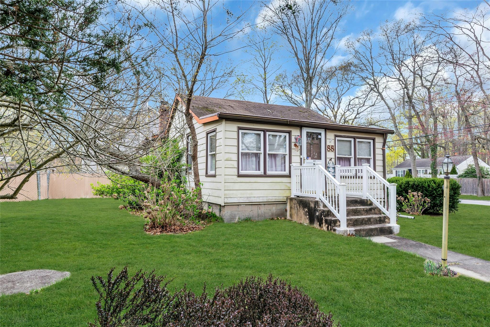 88 Washburn Street, Lake Grove, New York image 3
