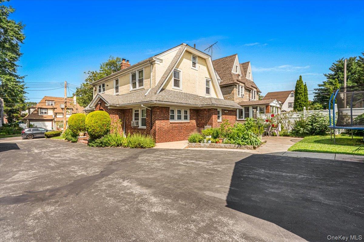 32 - 07 148 Street