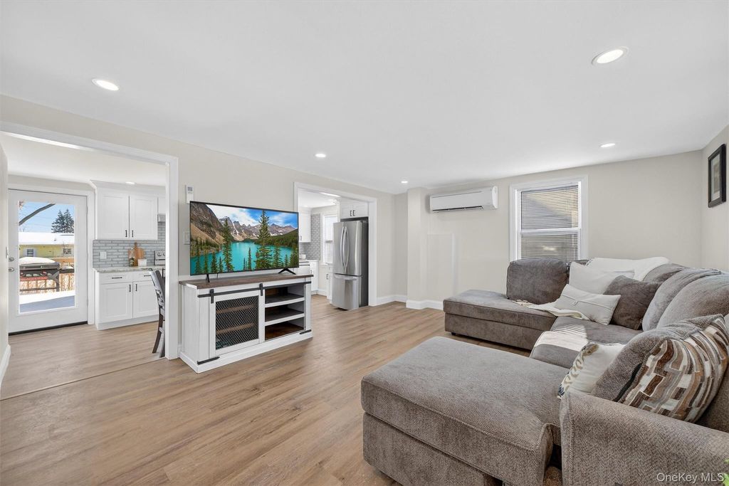 Photo of 33 Grand Street, Marlboro, NY 12542 (MLS # 956840)