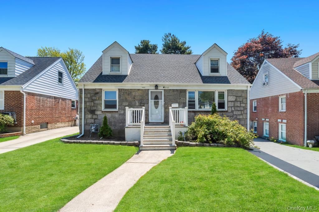 Photo of 445 Peninsula Boulevard, Lynbrook, NY 11563 (MLS # 996229)