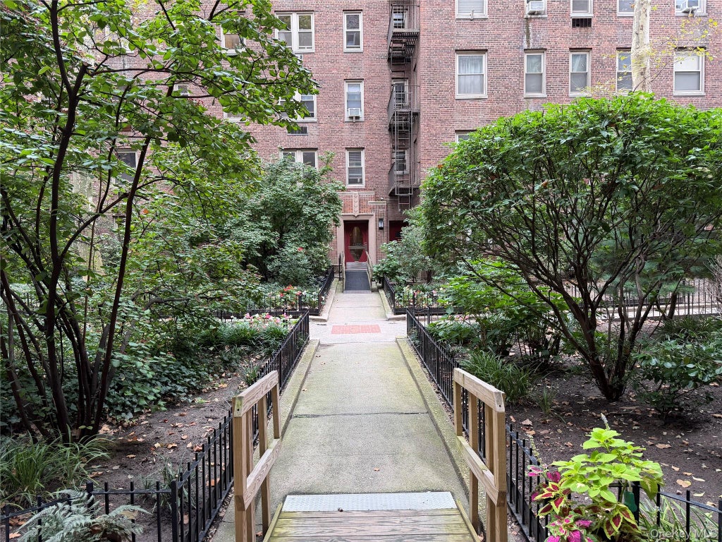 Photo of 48-17 42 Avenue #4E, Sunnyside, NY 11004 (MLS # 1066268)