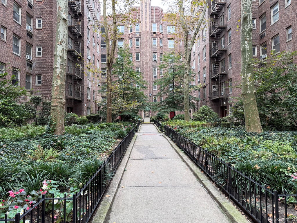 Photo of 48-17 42 Avenue #4E, Sunnyside, NY 11004 (MLS # 1066268)