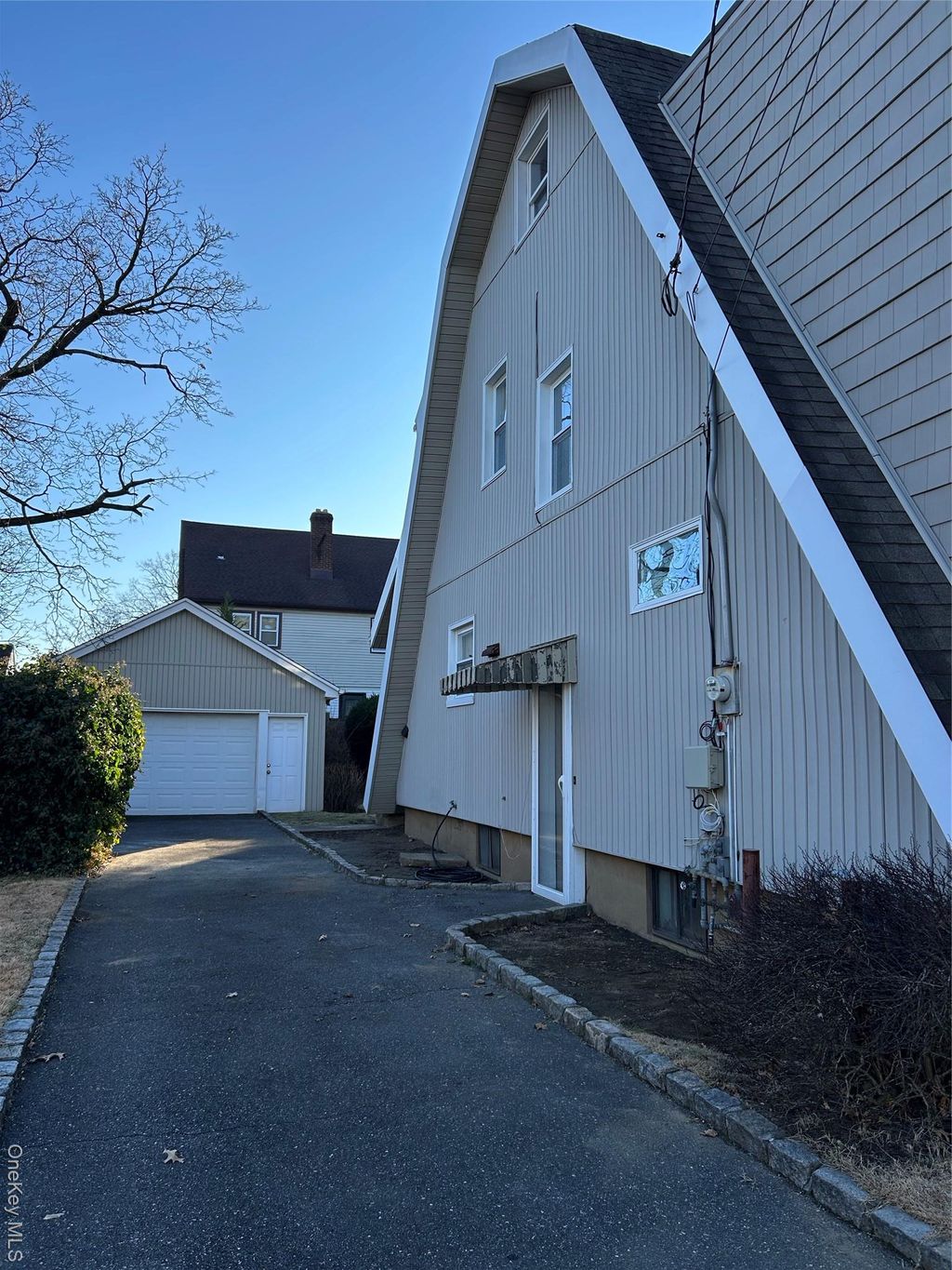 Photo of 70 E Beverly Parkway, Valley Stream, NY 11580 (MLS # 951560)