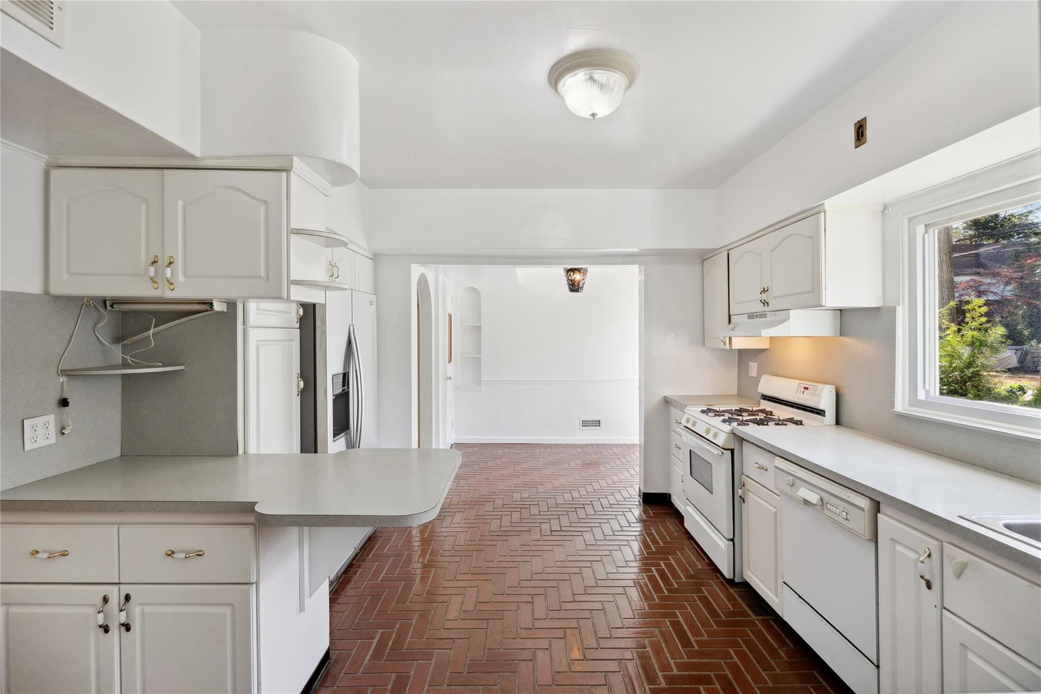 119 Knickerbocker Road, Manhasset, New York image 17