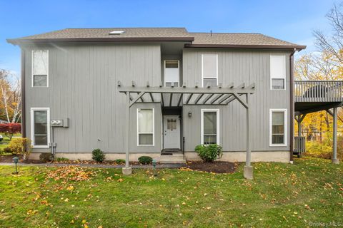 Condo For Rent - 11 Woods Brooke Lane #1<br/> Yorktown Heights, NY 10598